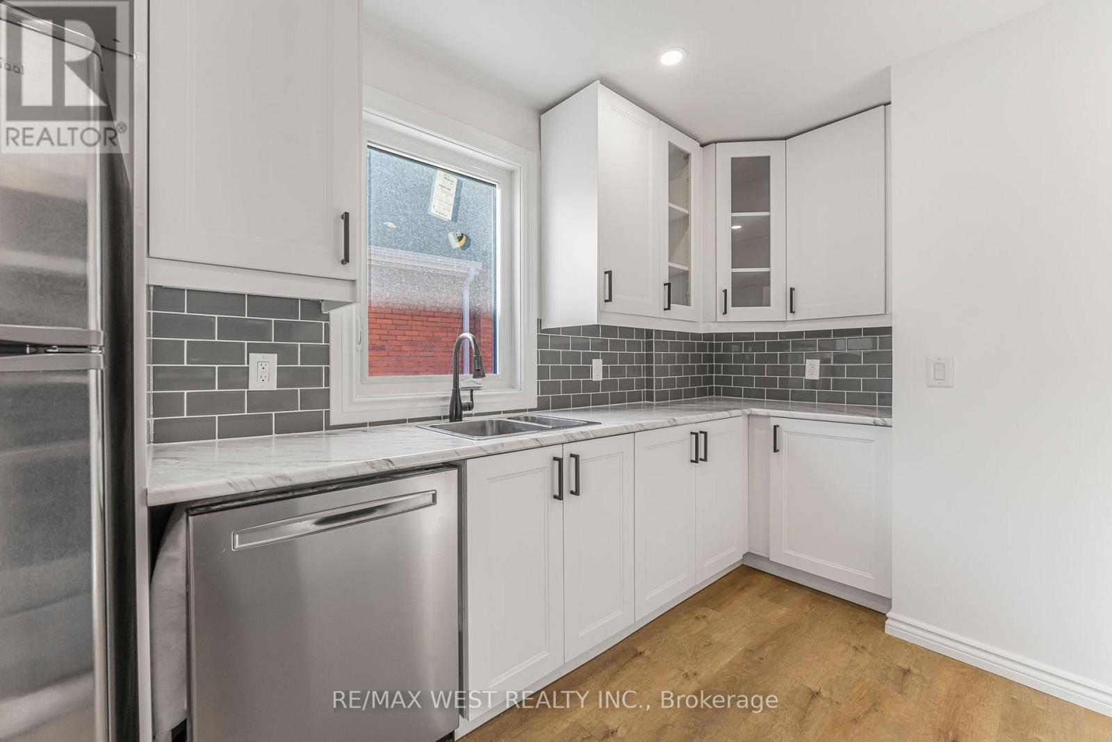 Upper - 57 Stirton Street, Hamilton, Ontario  L8L 6E7 - Photo 7 - X12121639