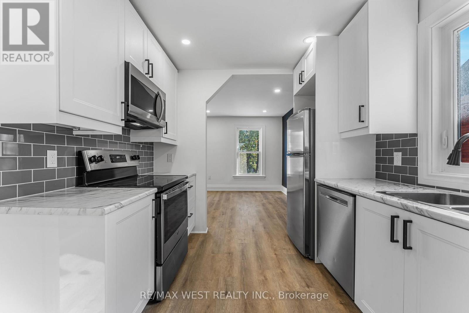 Upper - 57 Stirton Street, Hamilton, Ontario  L8L 6E7 - Photo 8 - X12121639