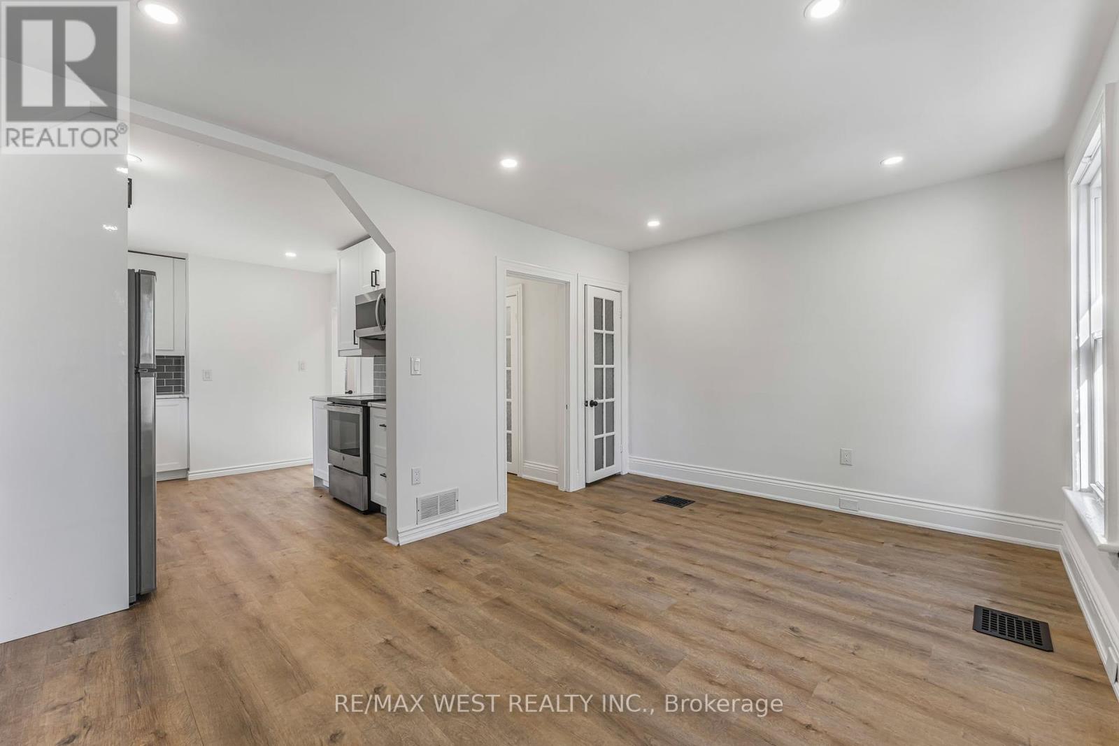 Upper - 57 Stirton Street, Hamilton, Ontario  L8L 6E7 - Photo 9 - X12121639