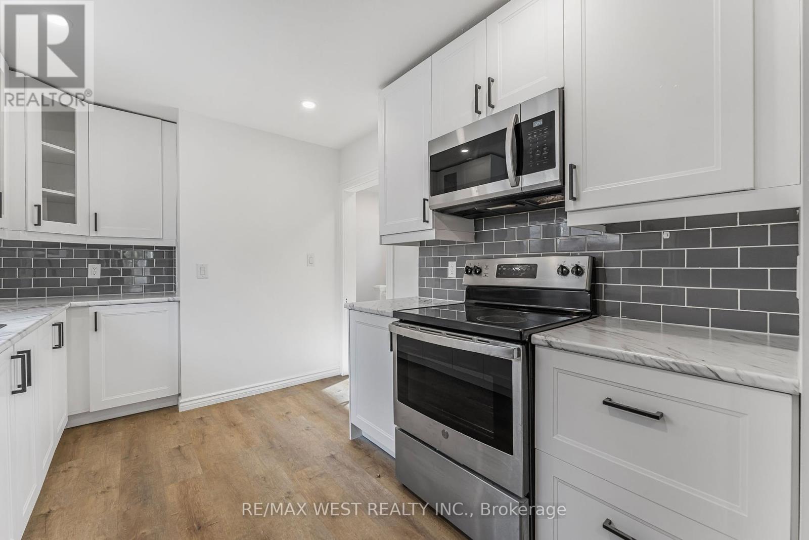 Upper - 57 Stirton Street, Hamilton, Ontario  L8L 6E7 - Photo 5 - X12121639