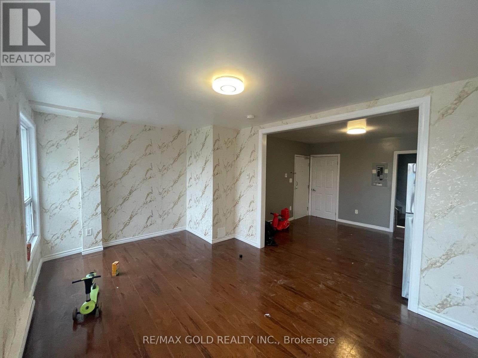 1824 St Clair Avenue W, Toronto, Ontario  M6N 1J5 - Photo 2 - W12121958