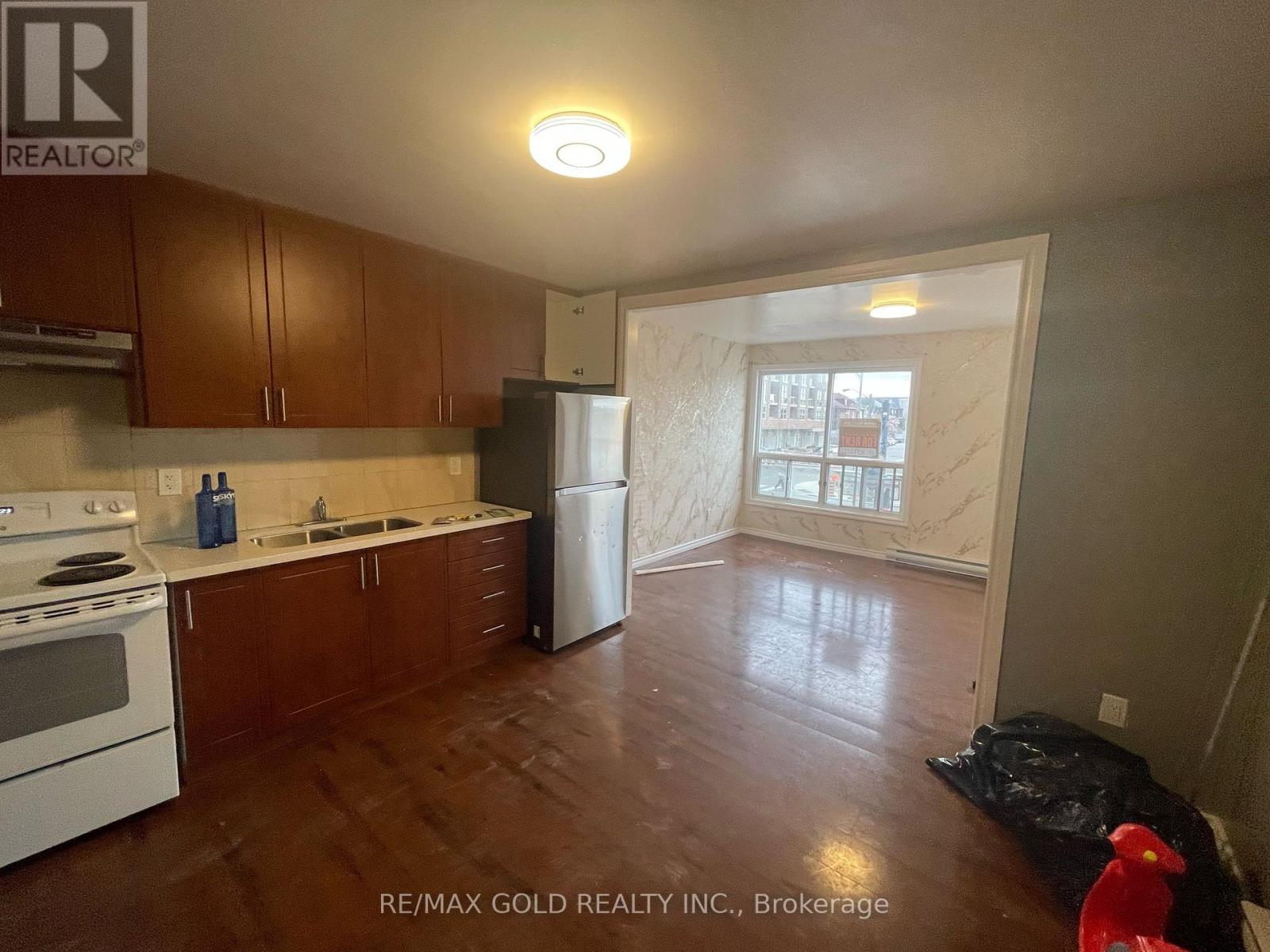 1824 St Clair Avenue W, Toronto, Ontario  M6N 1J5 - Photo 4 - W12121958