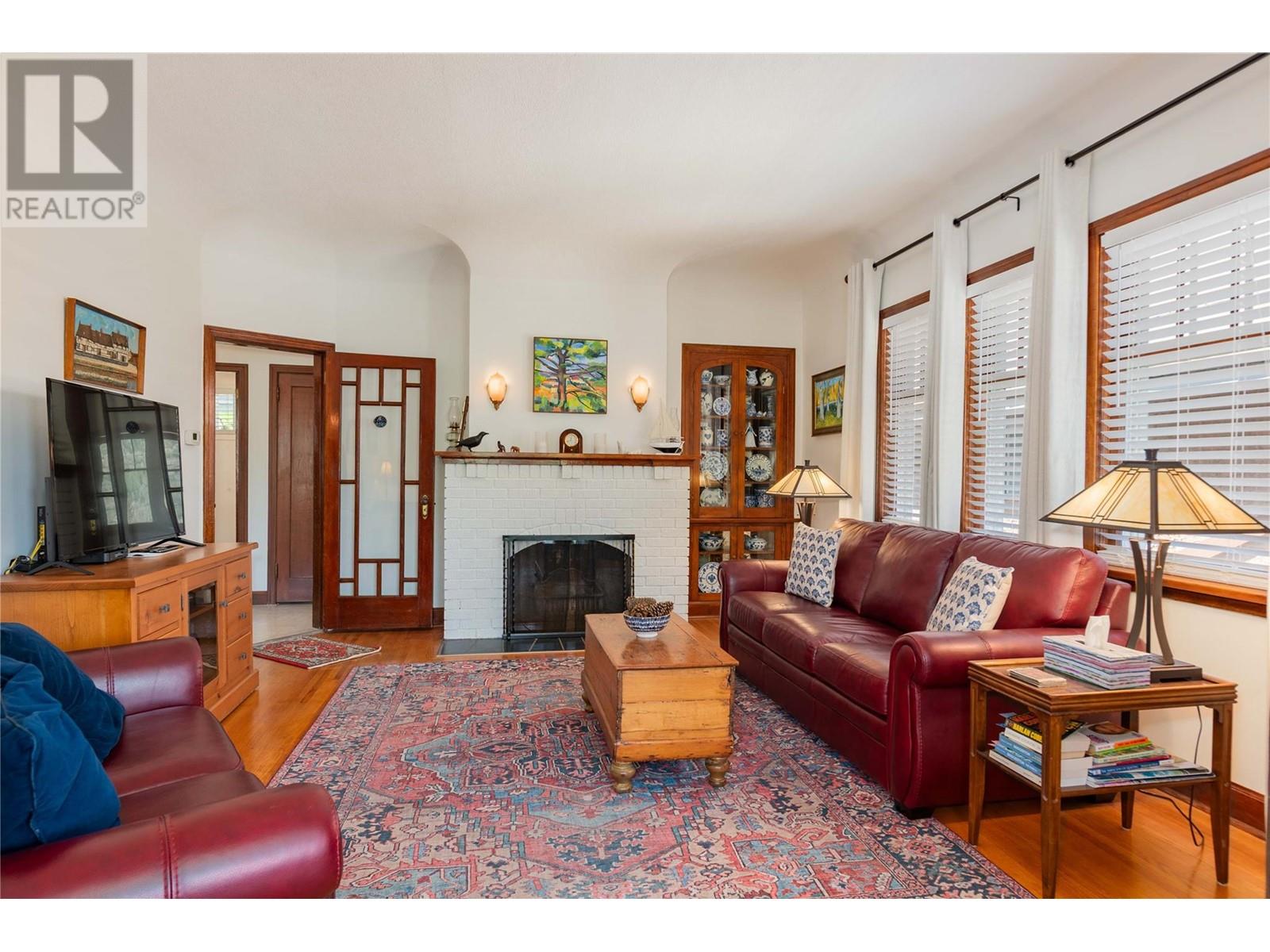 Property at 2082 Daniel Street image 3