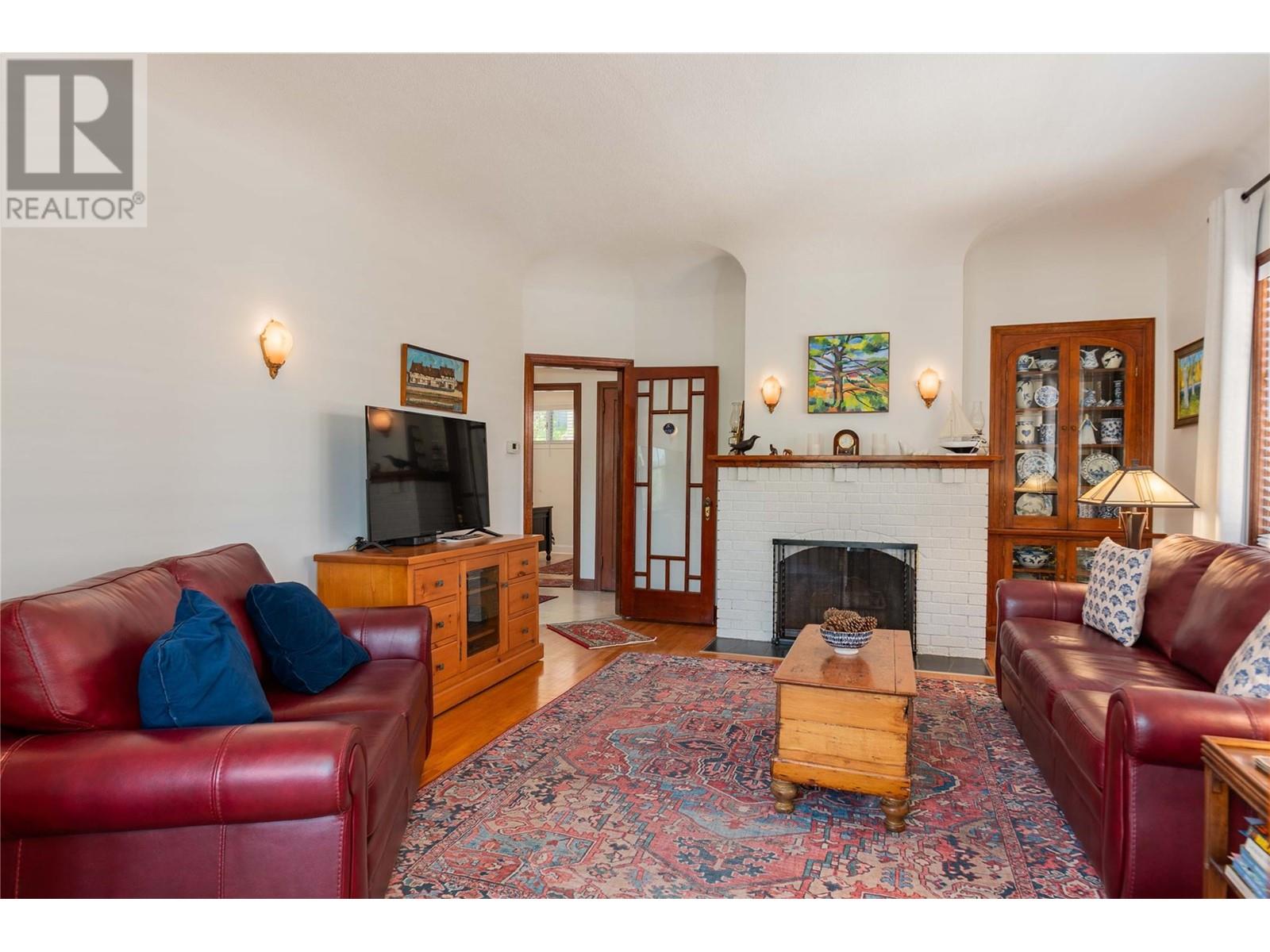 Property at 2082 Daniel Street image 4