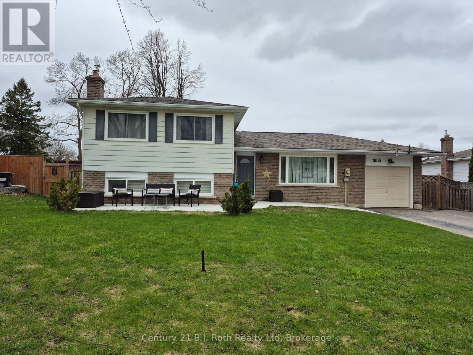 1055 GLEN EAGLES CRESCENT, Midland, Ontario