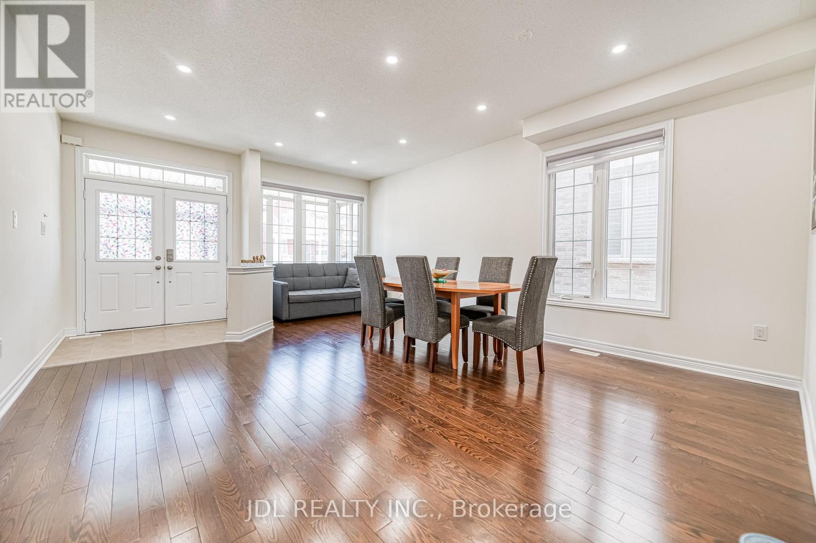 45 Foshan Avenue, Markham, Ontario  L6C 0R6 - Photo 3 - N12121829