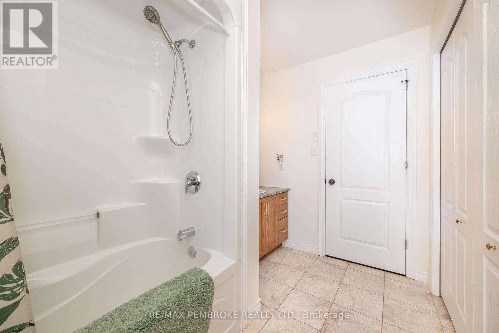 57 Spruce Street, Petawawa, Ontario  K8H 3N6 - Photo 30 - X12121993
