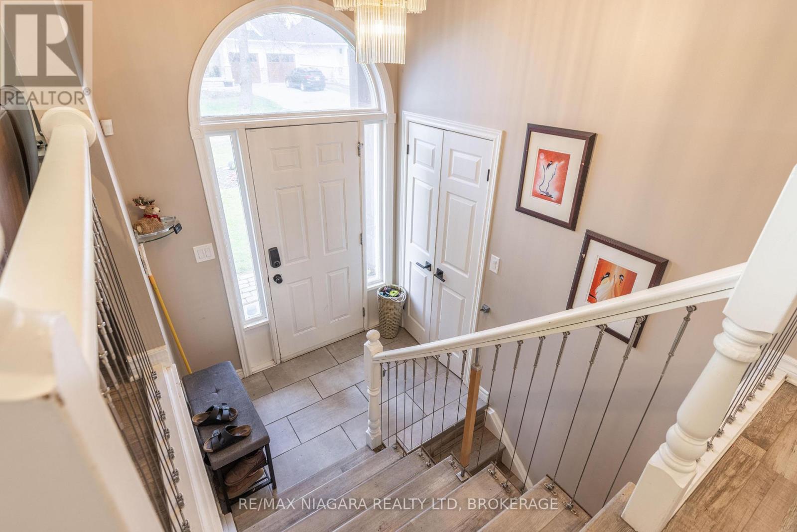 Property at 44 MAPLE LEAF AVENUE S image 5