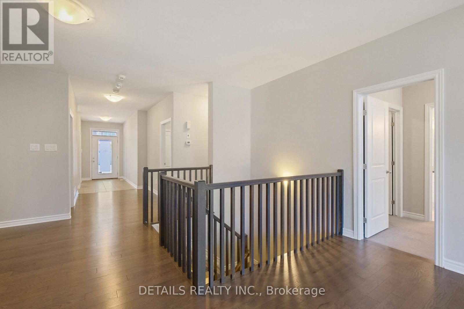 Property at 313 GRACEWOOD CRESCENT image 4