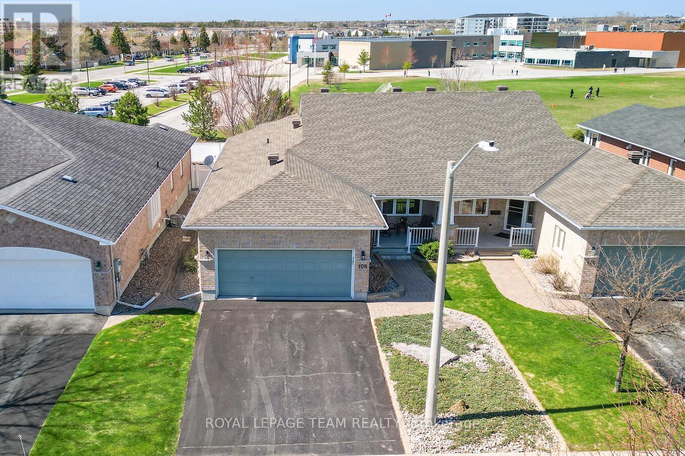 108 Granite Court, Ottawa, Ontario  K2M 0A3 - Photo 2 - X12121996