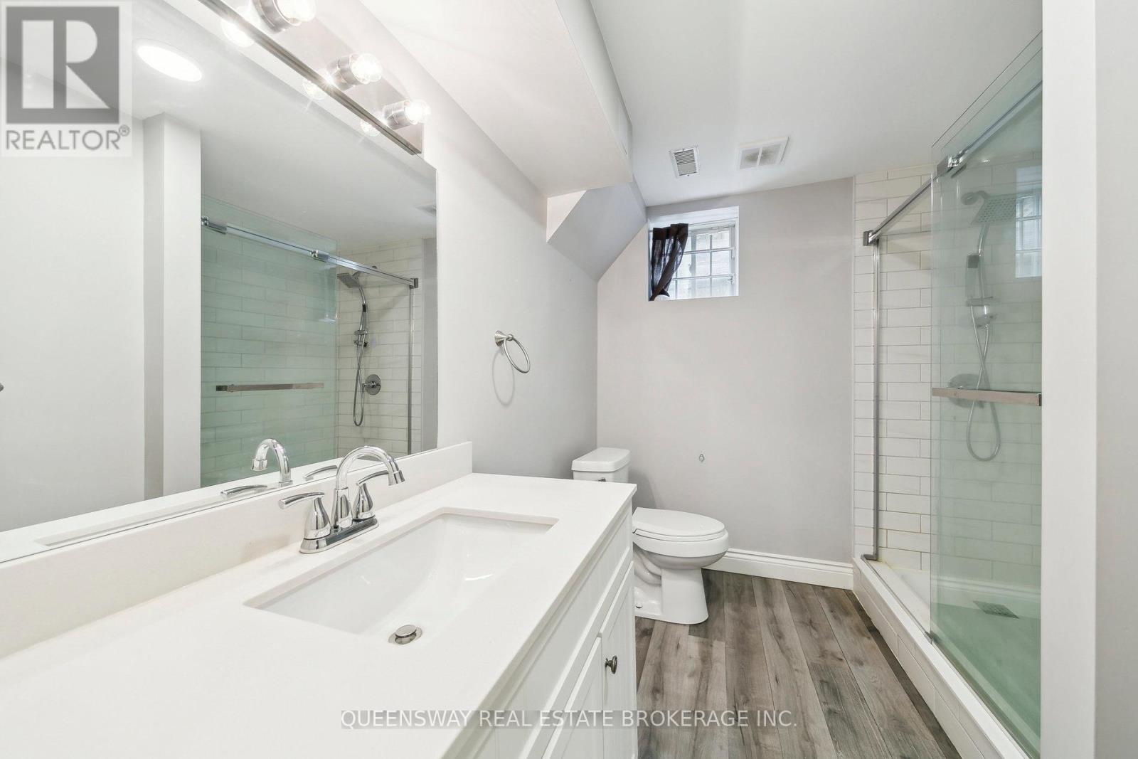 1371 Chriseden Drive, Mississauga, Ontario  L5H 1V1 - Photo 31 - W12114529