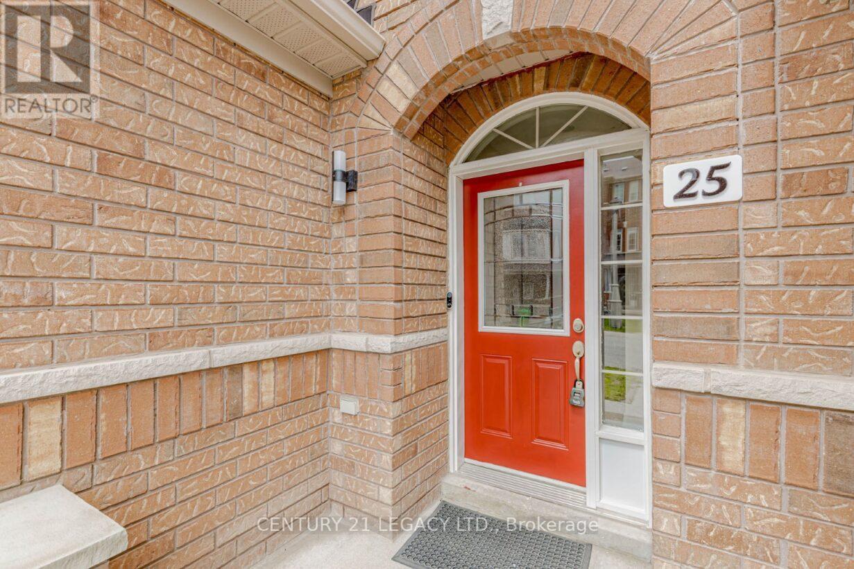 25 Unionville Crescent, Brampton, Ontario  L6P 2Z4 - Photo 2 - W12121843