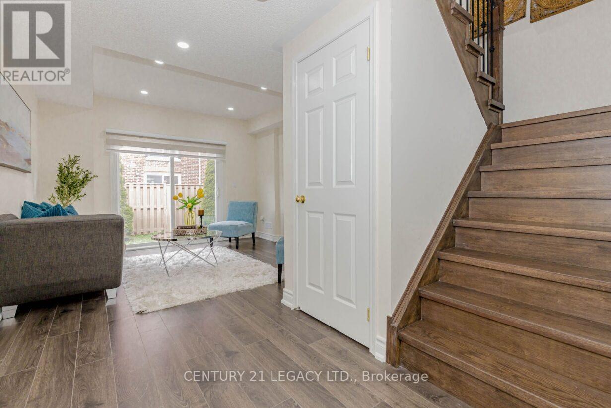 25 Unionville Crescent, Brampton, Ontario  L6P 2Z4 - Photo 5 - W12121843