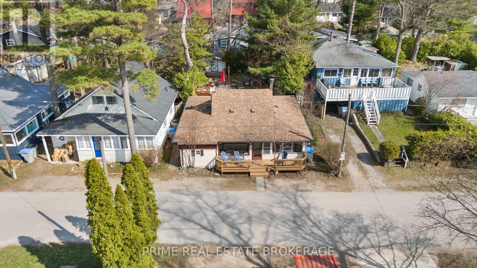 28 Woodward Avenue, Lambton Shores (Grand Bend), Ontario  N0M 1T0 - Photo 2 - X12119779