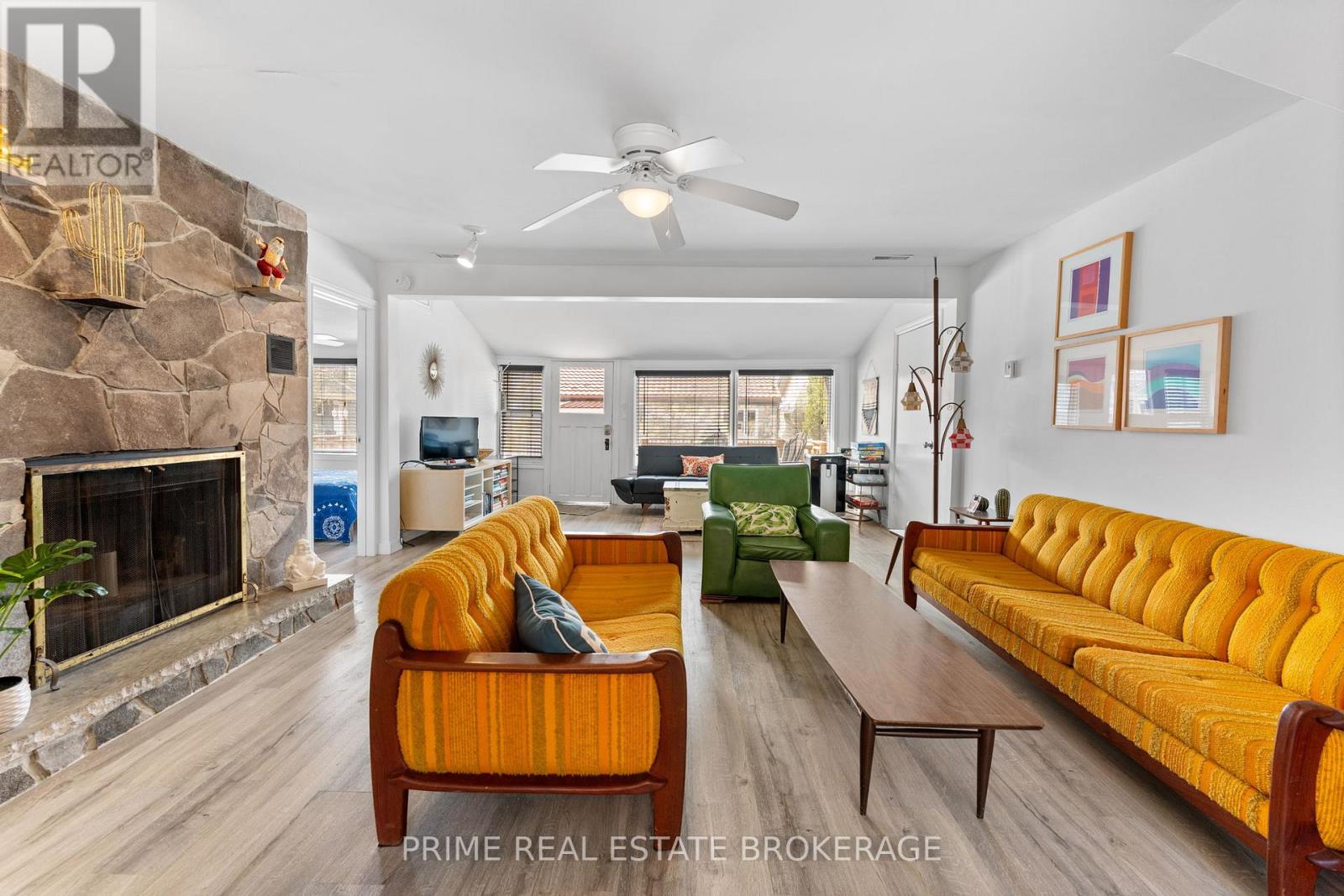 28 Woodward Avenue, Lambton Shores (Grand Bend), Ontario  N0M 1T0 - Photo 7 - X12119779