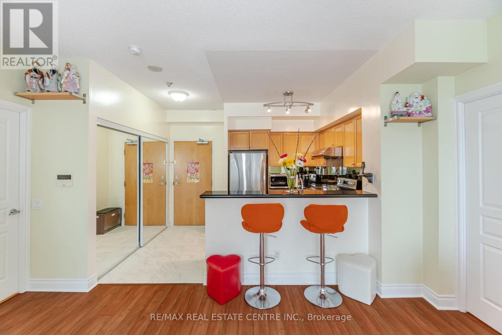 911 - 5 Marine Parade Drive, Toronto, Ontario  M8V 4B4 - Photo 9 - W12122012