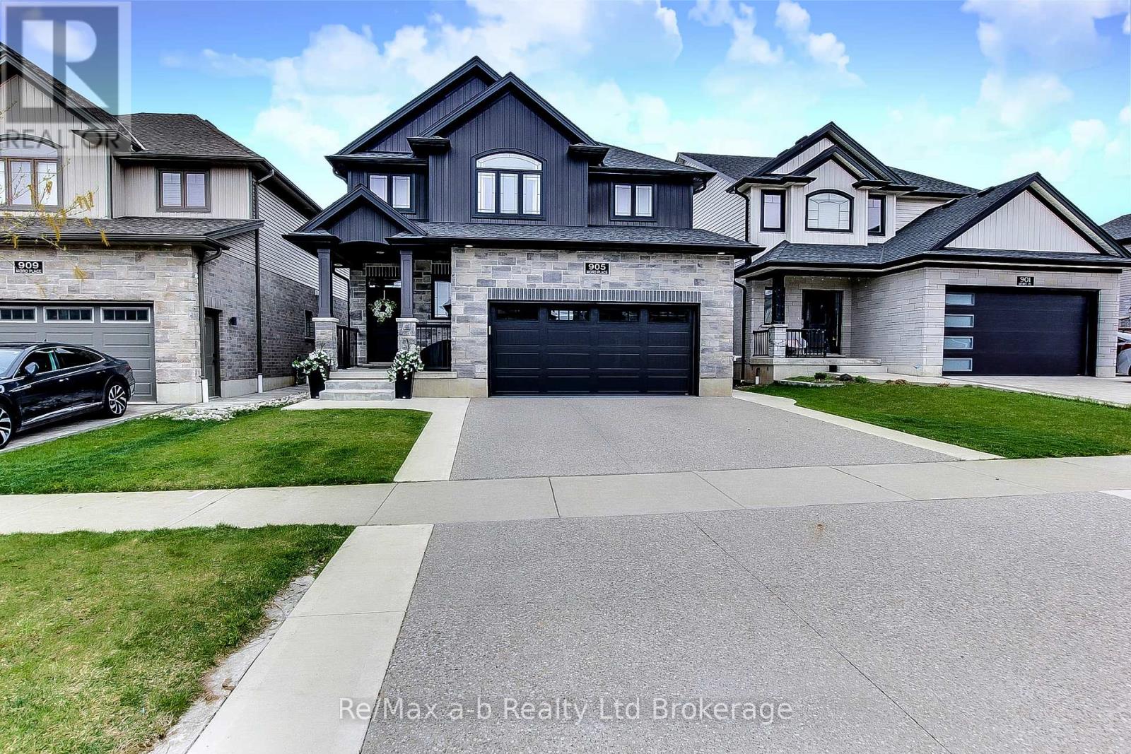 905 Moro Place, Woodstock (Woodstock - North), Ontario  N4T 0K6 - Photo 1 - X12107056
