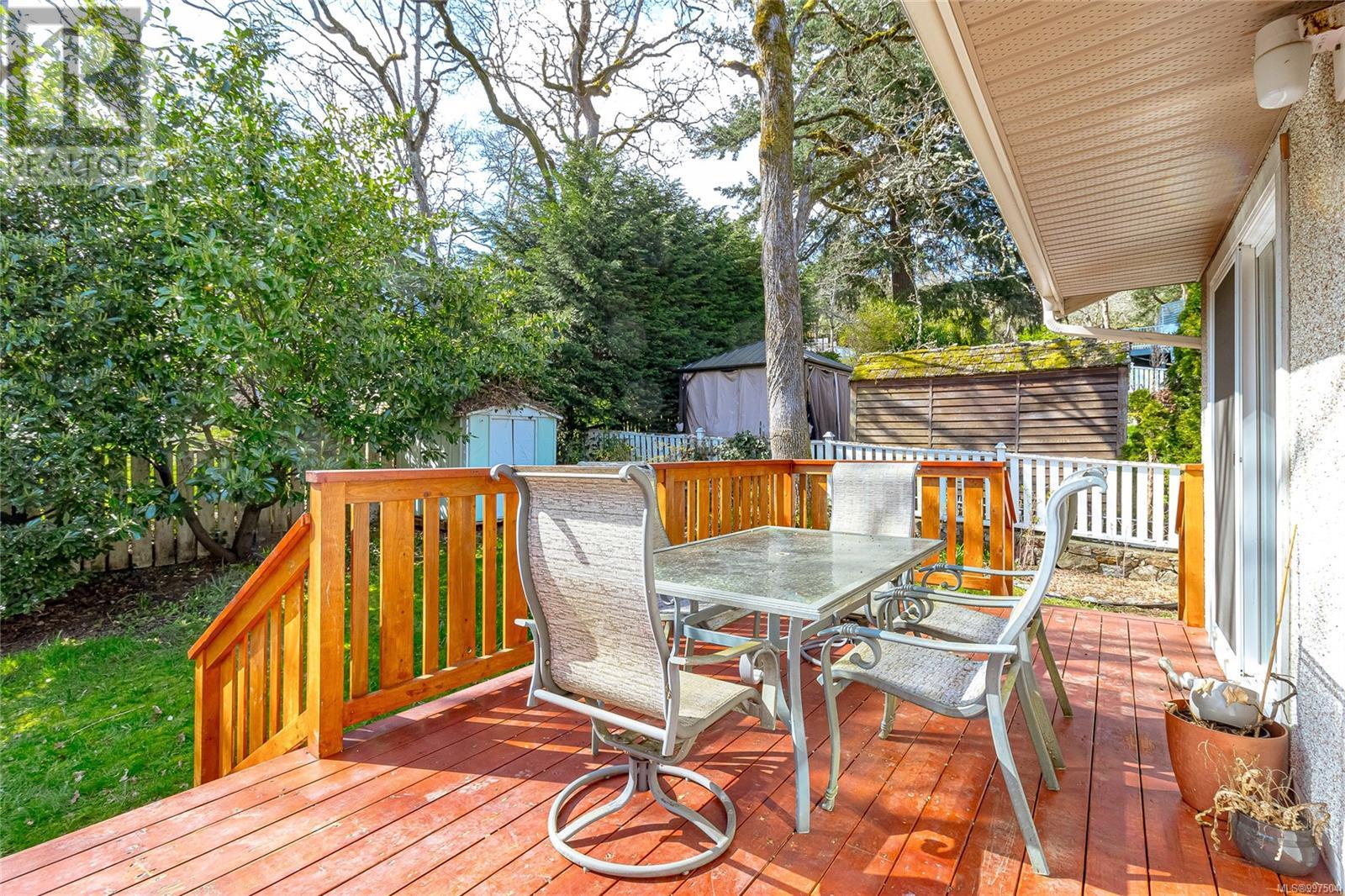 959 Woodhall Dr, Saanich, British Columbia  V8X 3L7 - Photo 22 - 997504