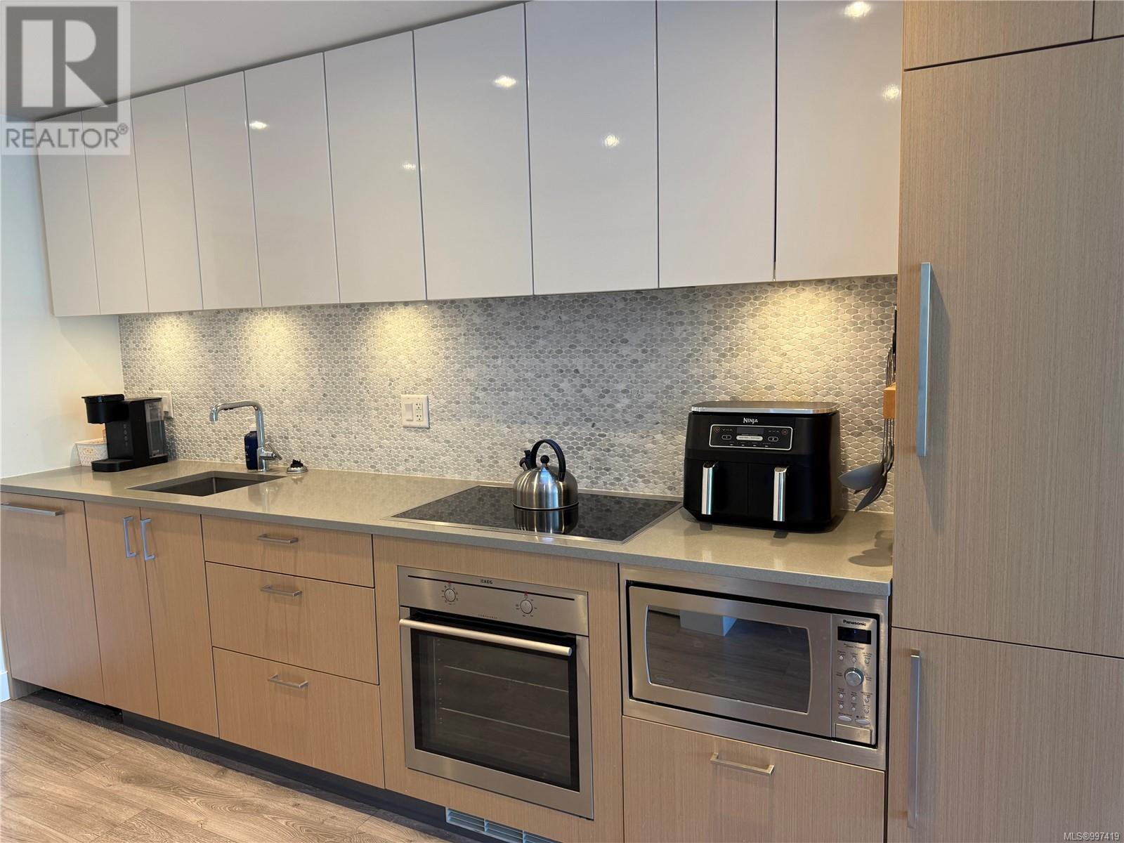 403 838 Broughton St, Victoria, British Columbia  V8W 1E4 - Photo 5 - 997419