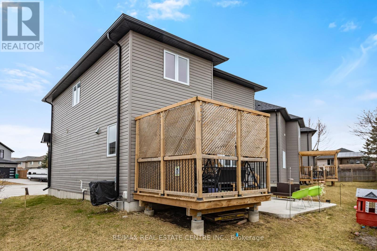 41540 Florence Court, Southwold, Ontario  N5P 4N4 - Photo 27 - X12050063