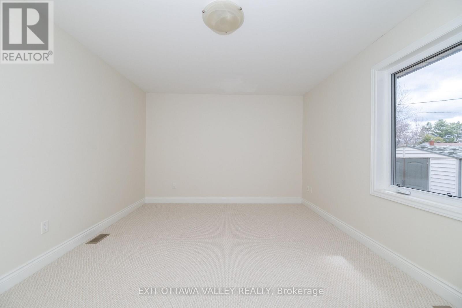 2059 Sandstone Crescent, Petawawa, Ontario  K8H 0B2 - Photo 11 - X12118898
