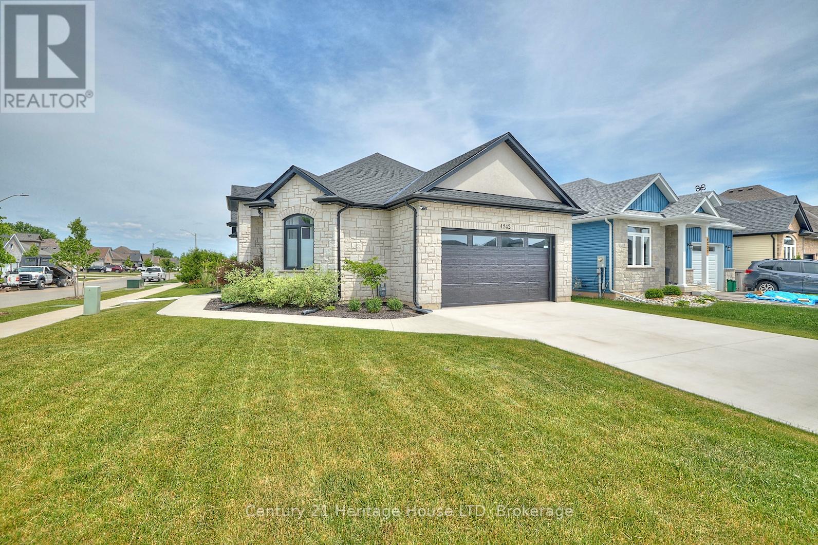 Property at 4242 VILLAGE CREEK DRIVE image 2