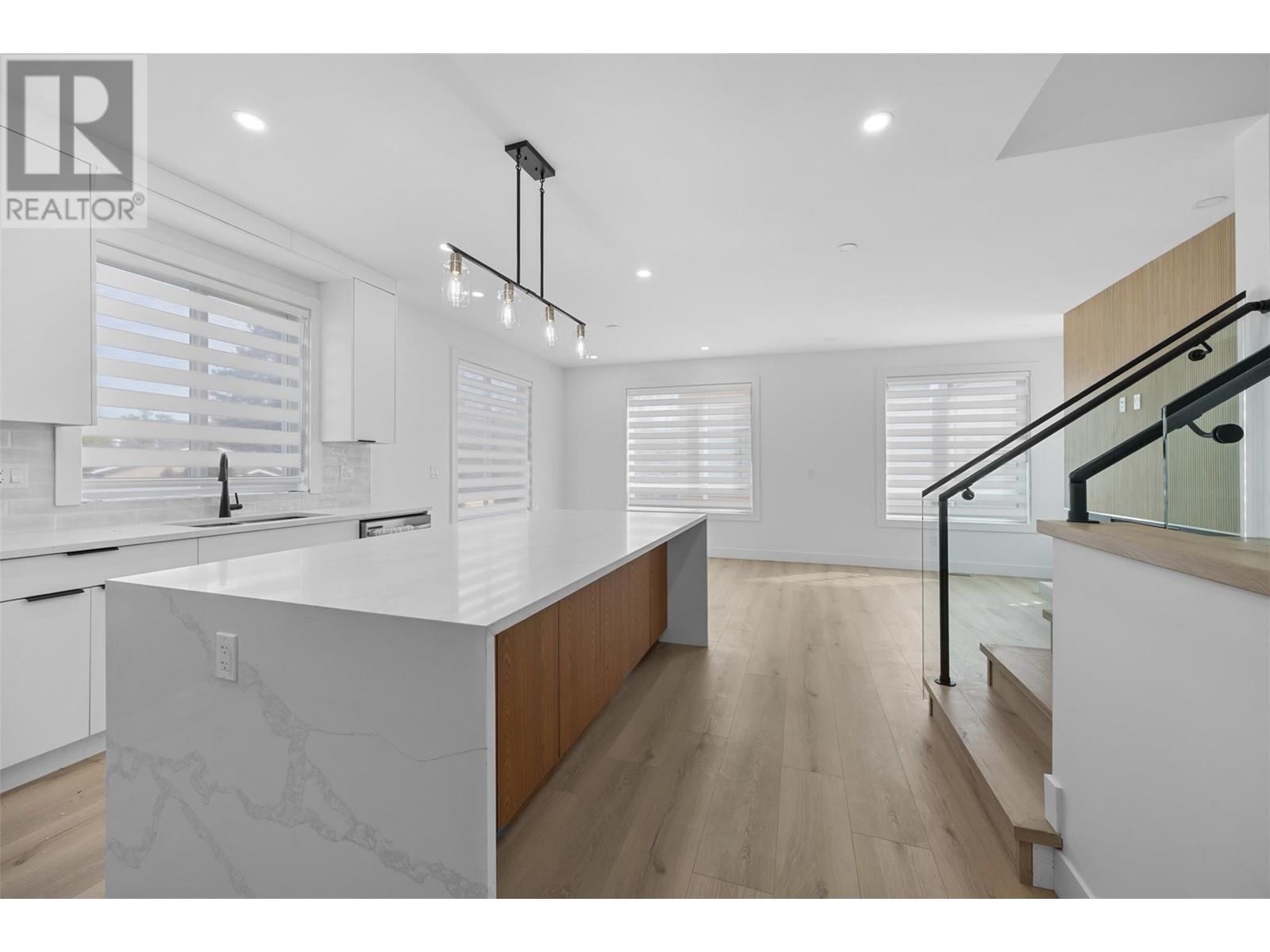 Property at 750 Raymer Avenue image 5