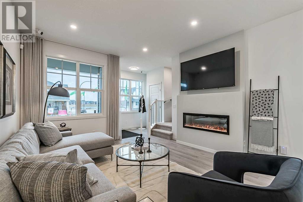Property at 918 Creekside Boulevard SW image 4