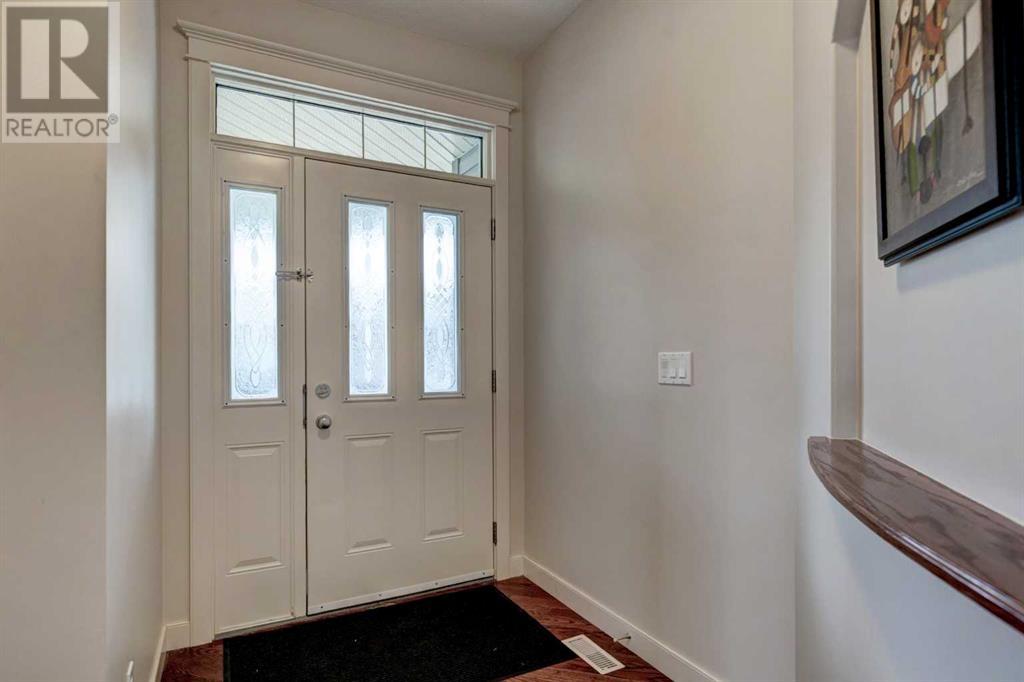 Property at 520 Cresthaven Place SW image 4