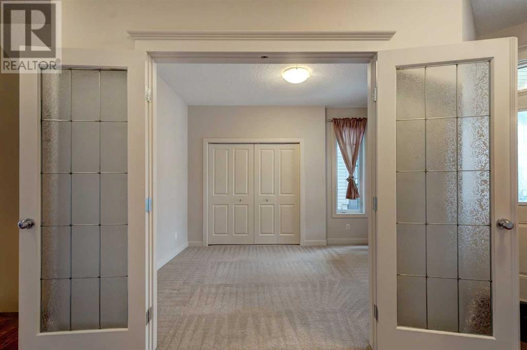 Property at 520 Cresthaven Place SW image 3