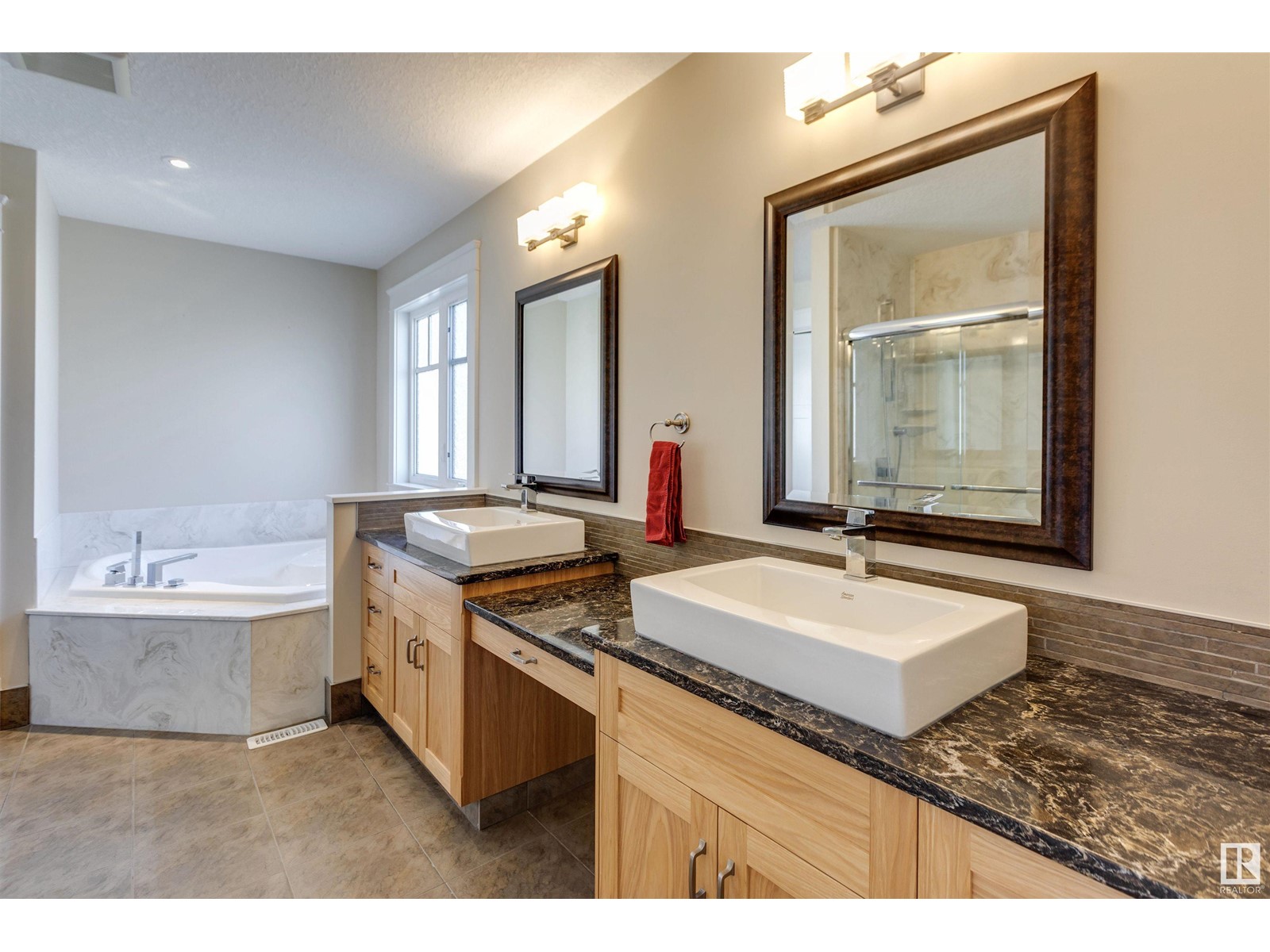 Property at 11026 80 AV NW image 5