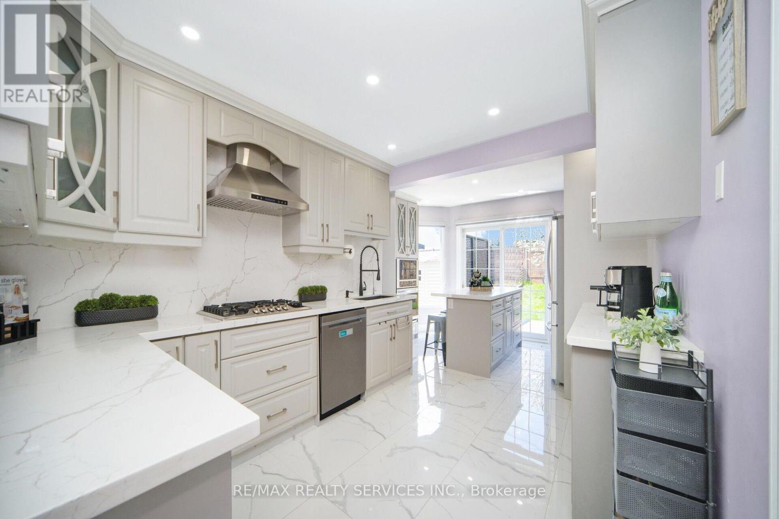24 Neville Crescent, Brampton, Ontario  L6S 5L1 - Photo 13 - W12118293