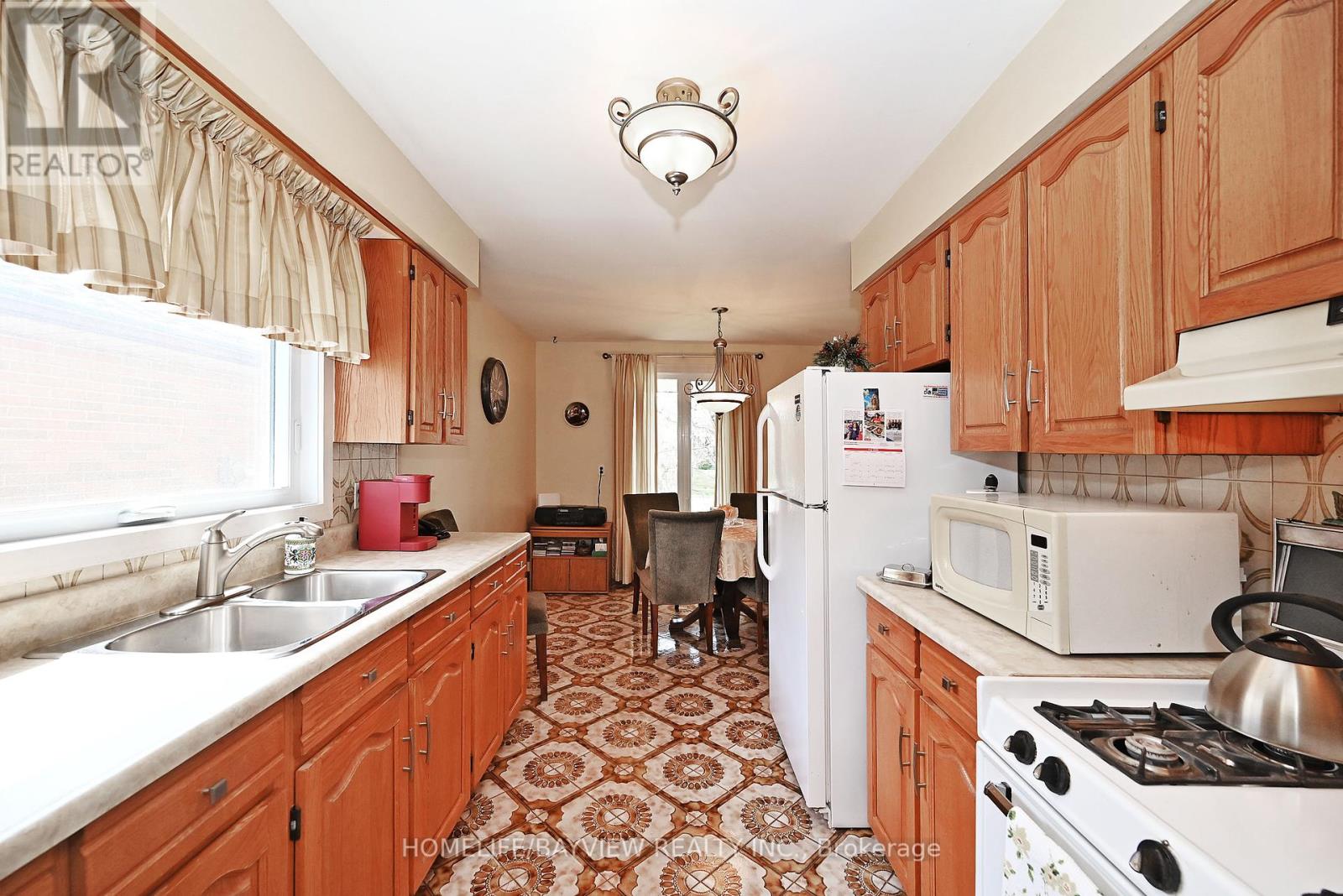 433 Brimorton Drive, Toronto (Woburn), Ontario  M1H 2E4 - Photo 11 - E12122093