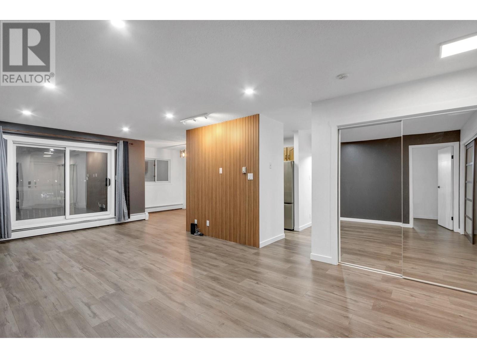 Property at 412 392 KILLOREN CRESCENT image 4