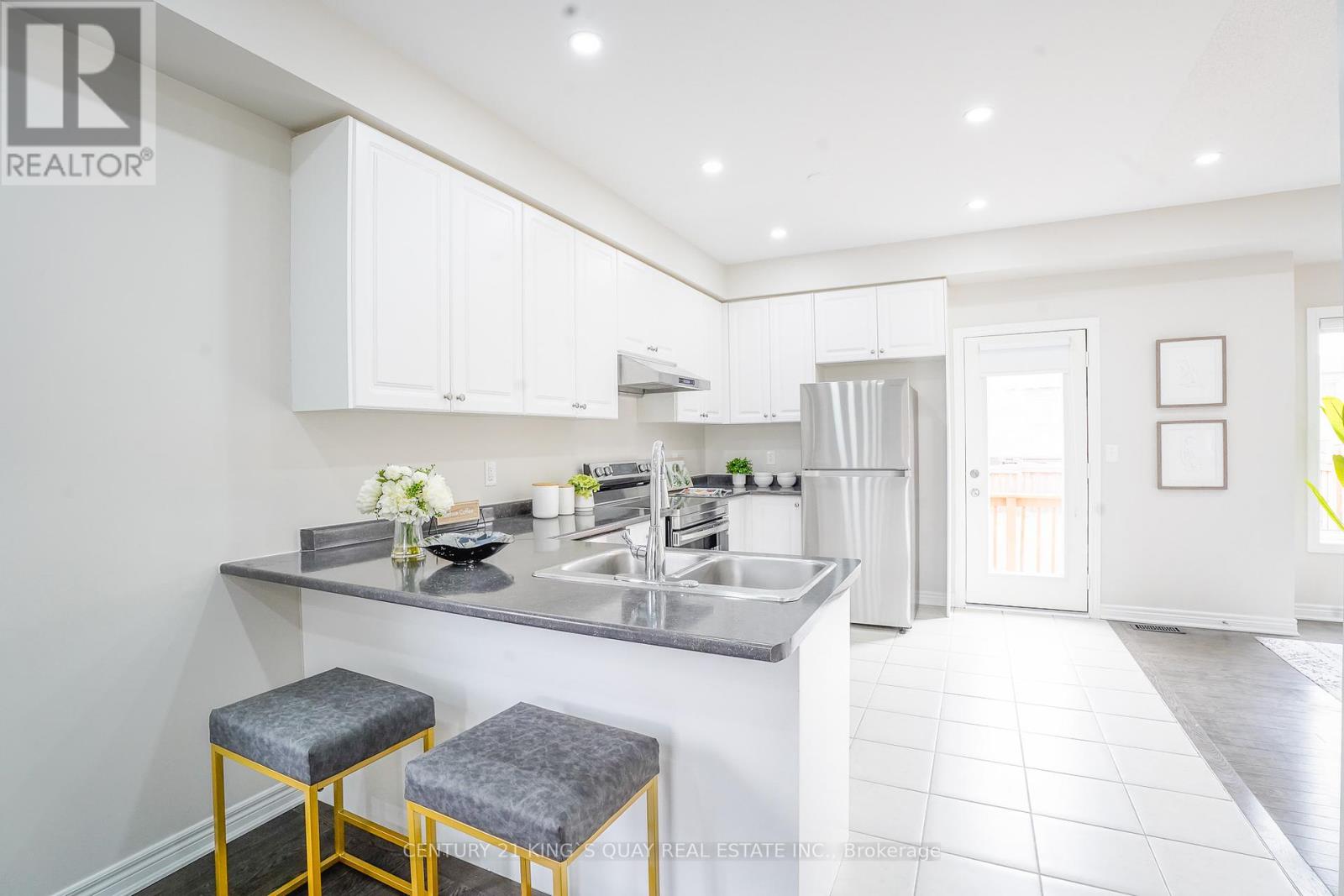 7 John Moore Road E, East Gwillimbury, Ontario  L9N 0P4 - Photo 7 - N12122067