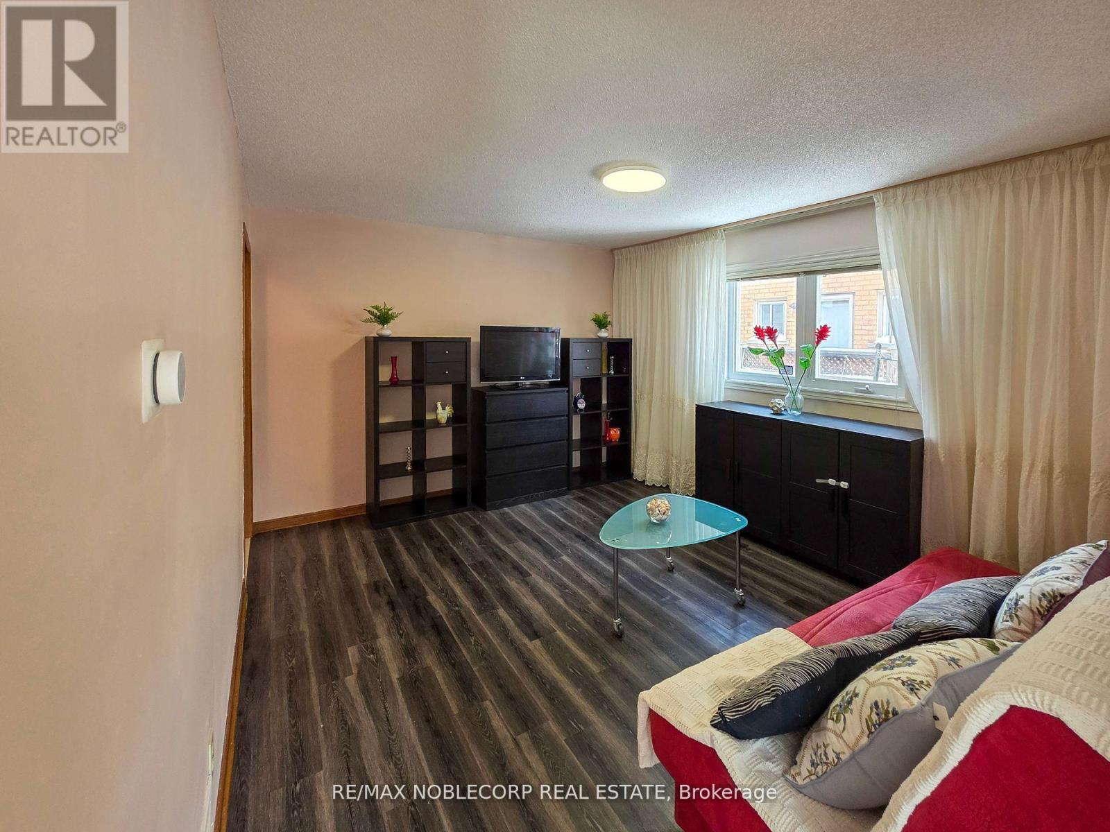 37 Father Ermanno Crescent, Vaughan, Ontario  L4L 7L6 - Photo 15 - N12122075