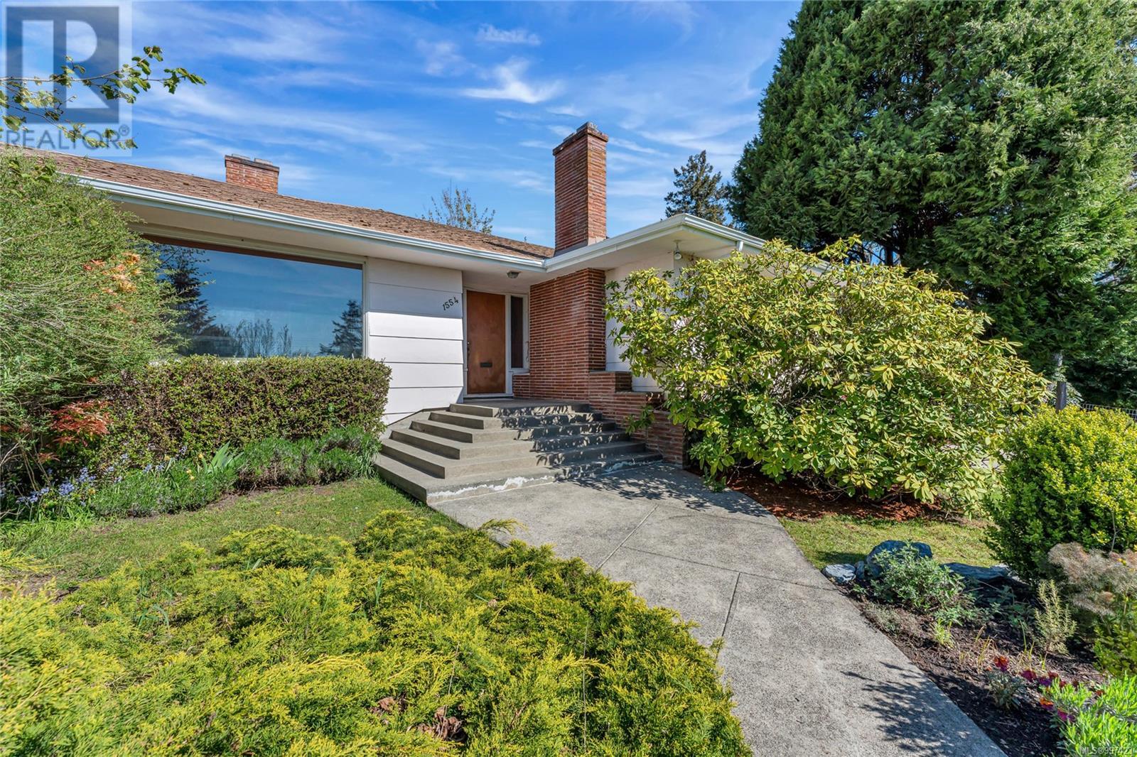 Property at 1554 Montgomery Ave image 2