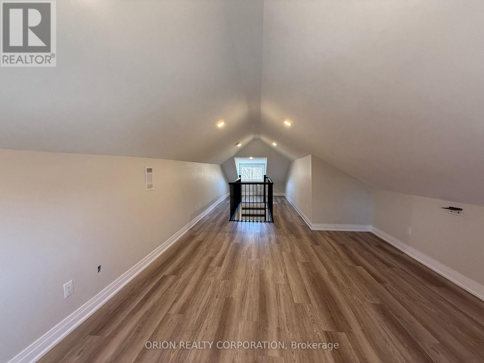 Upper - 1016 Haig Boulevard, Mississauga, Ontario  L5E 2M5 - Photo 37 - W12122120