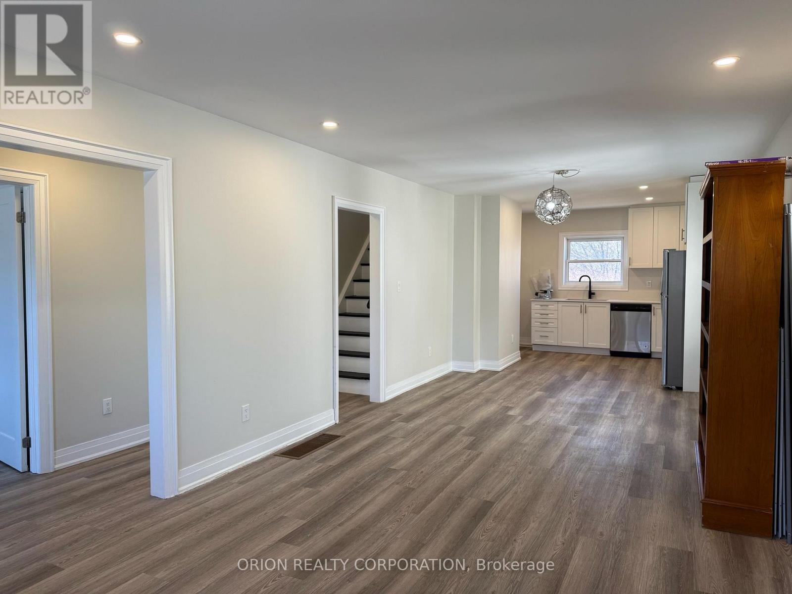 Upper - 1016 Haig Boulevard, Mississauga, Ontario  L5E 2M5 - Photo 6 - W12122120