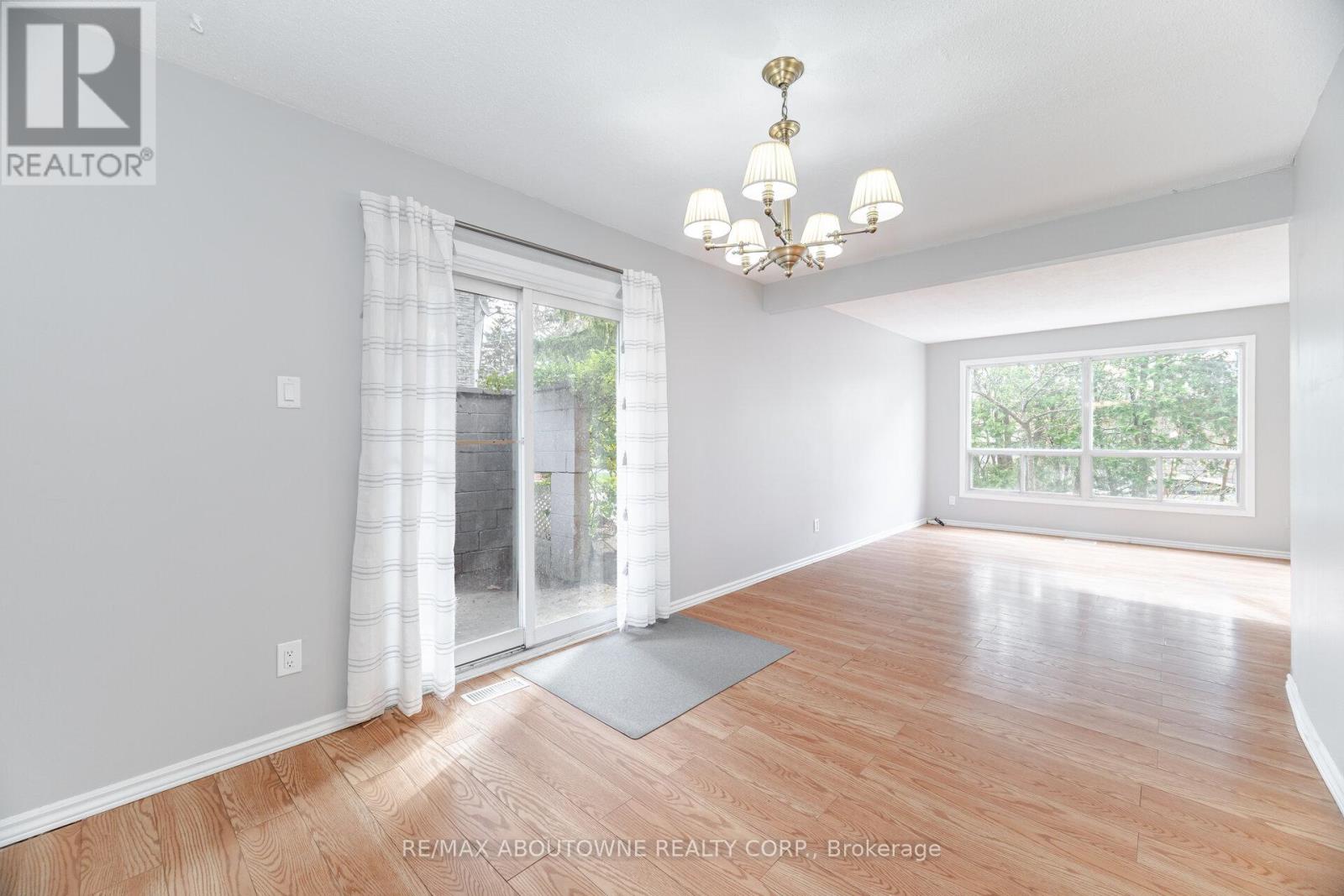 4 - 961 Francis Road, Burlington, Ontario  L7T 3Z1 - Photo 8 - W12122121