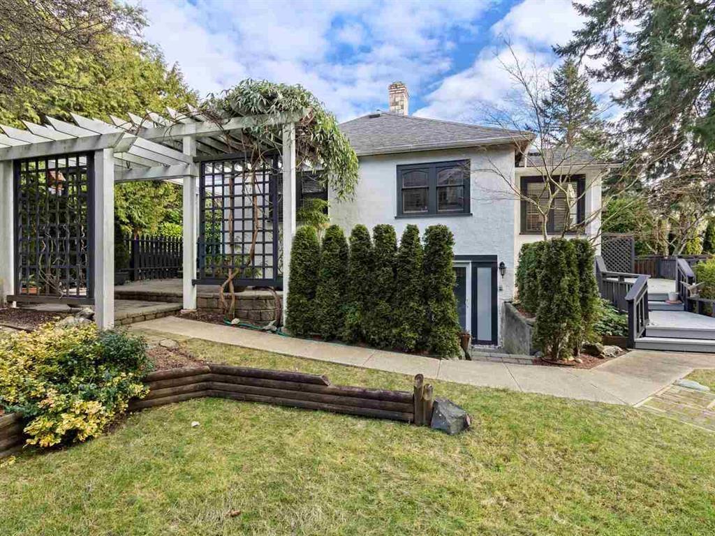 13474 16 Avenue, Surrey, British Columbia  V4A 1P5 - Photo 2 - R2994638
