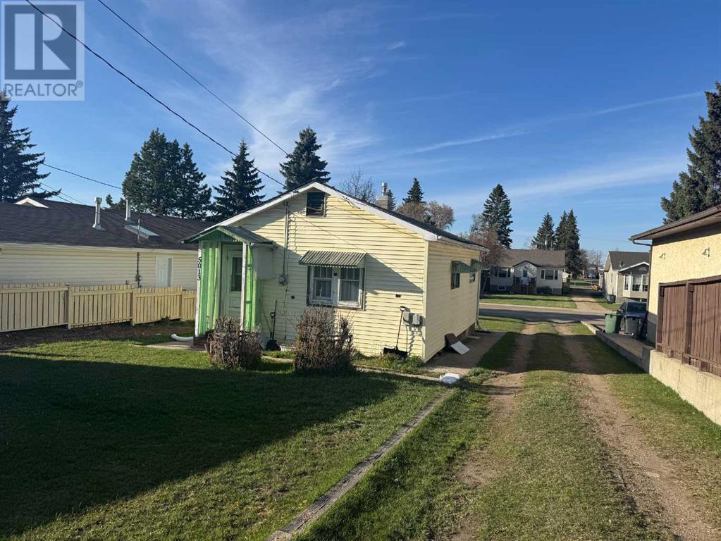 5013 44 Avenue, Ponoka, Alberta  T4J 1J6 - Photo 2 - A2203135