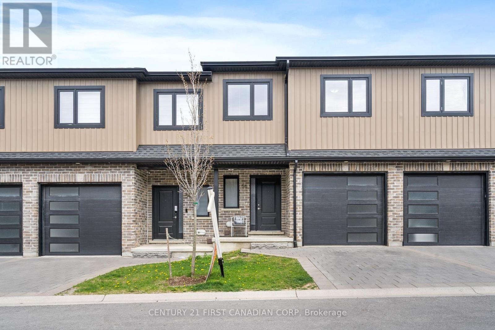 Property at 56 - 811 SARNIA ROAD image 2