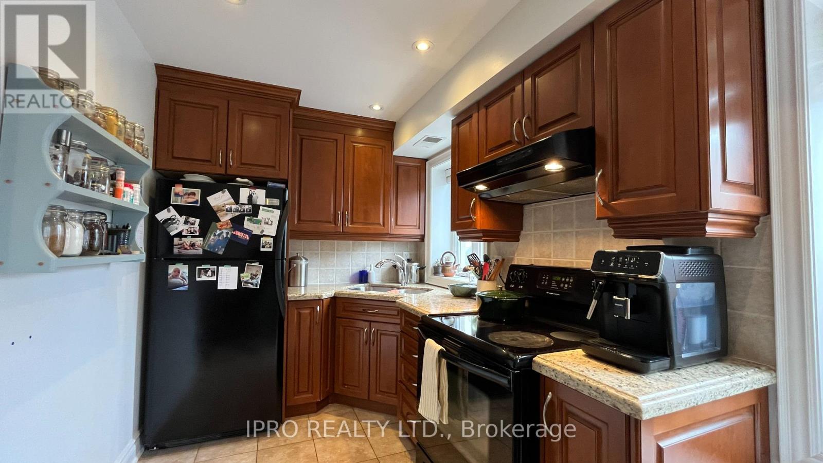 2 - 157 Christie Street, Toronto, Ontario  M6G 3B3 - Photo 3 - C12122153
