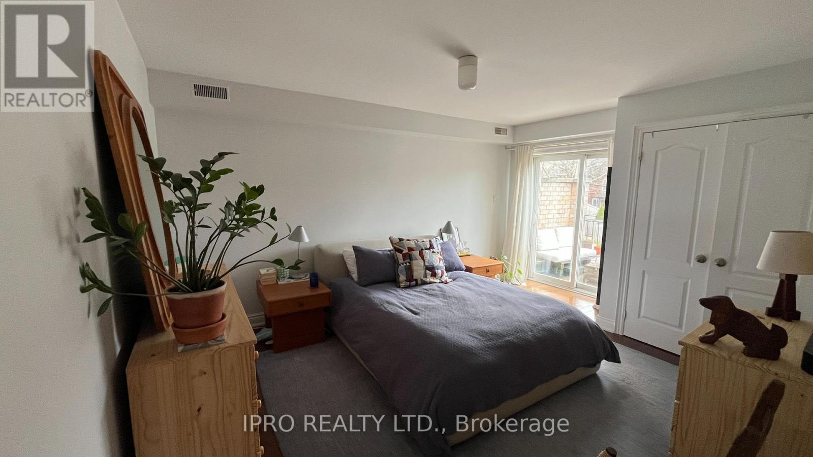2 - 157 Christie Street, Toronto, Ontario  M6G 3B3 - Photo 4 - C12122153