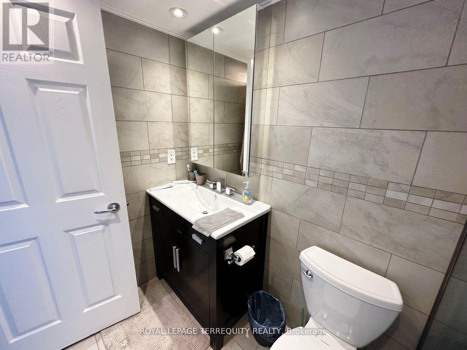 1202 - 228 Queens Quay W, Toronto (Waterfront Communities), Ontario  M5J 2X1 - Photo 21 - C12122158