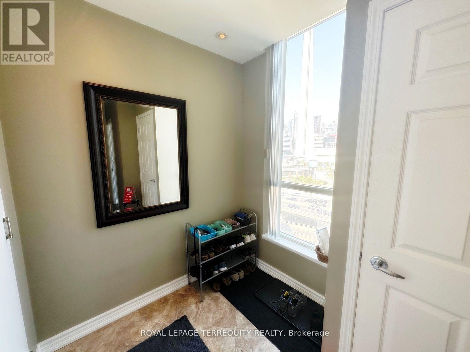 1202 - 228 Queens Quay W, Toronto (Waterfront Communities), Ontario  M5J 2X1 - Photo 6 - C12122158