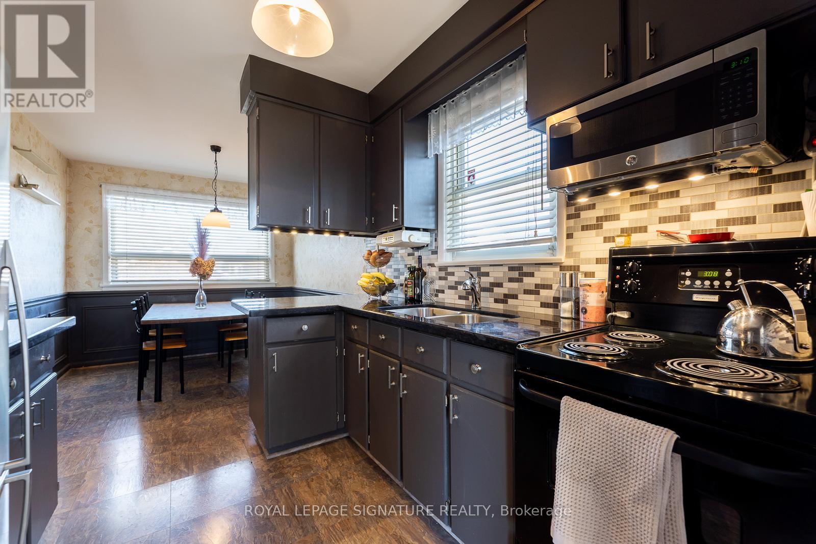 11 Coppermill Drive, Toronto, Ontario  M9W 3Z1 - Photo 12 - W12093752