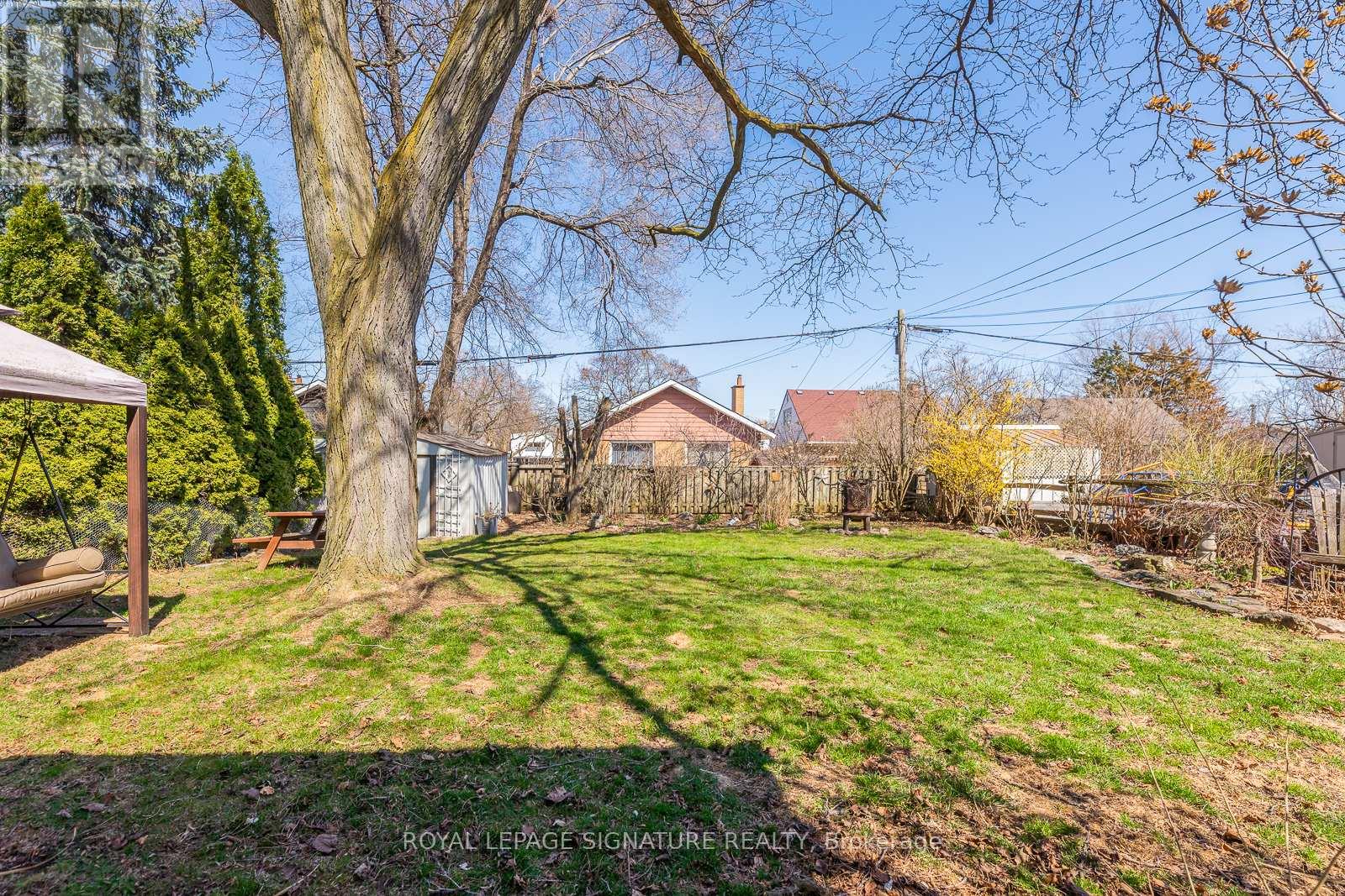 11 Coppermill Drive, Toronto, Ontario  M9W 3Z1 - Photo 6 - W12093752