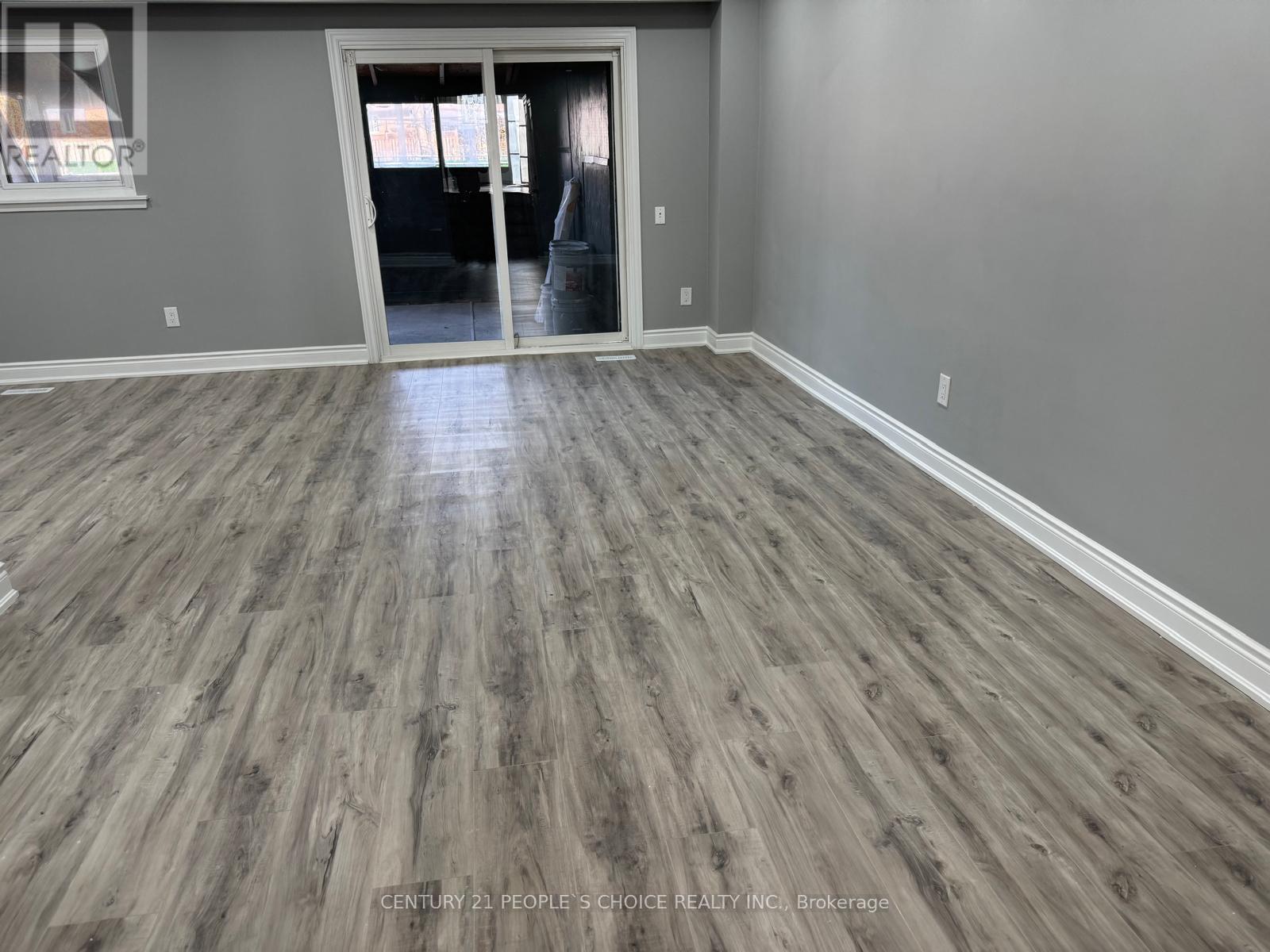 6862 Darcel Avenue, Mississauga, Ontario  L4T 2W5 - Photo 11 - W12122060